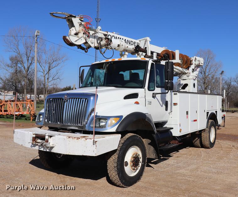 image for item EJ9772 2006 International 7300 digger derrick truck