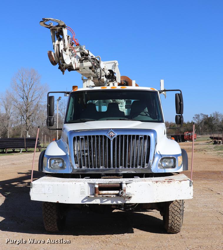image for item EJ9772 2006 International 7300 digger derrick truck