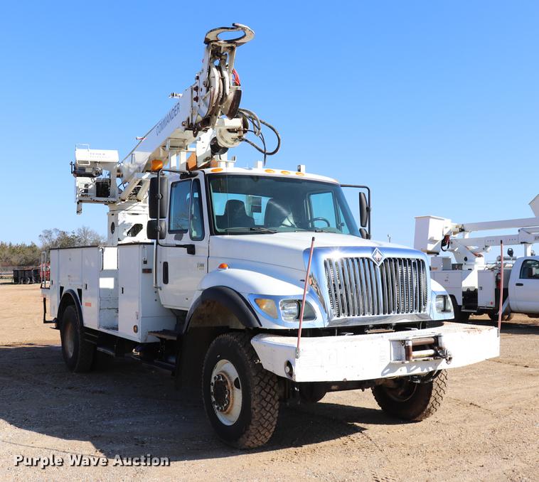 image for item EJ9772 2006 International 7300 digger derrick truck