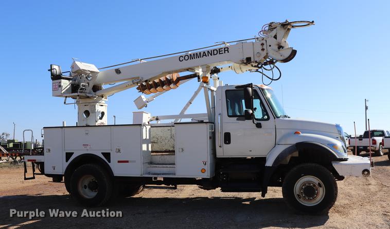 image for item EJ9772 2006 International 7300 digger derrick truck