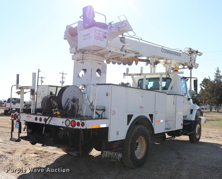 image for item EJ9772 2006 International 7300 digger derrick truck