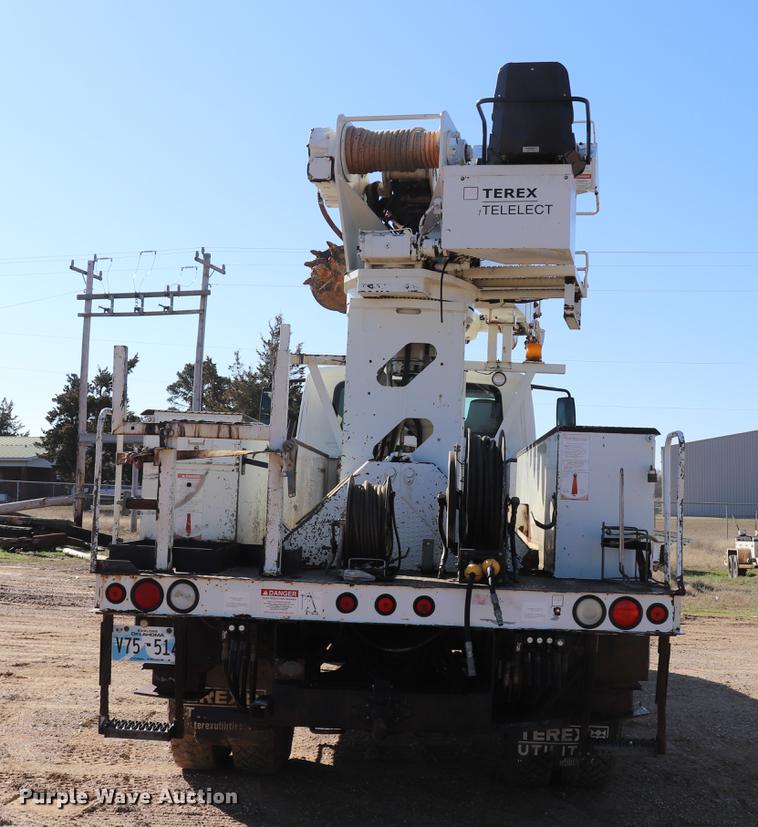 image for item EJ9772 2006 International 7300 digger derrick truck