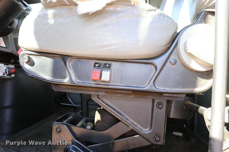 image for item EJ9772 2006 International 7300 digger derrick truck