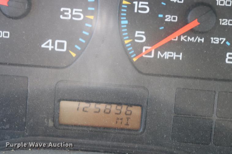 image for item EJ9772 2006 International 7300 digger derrick truck