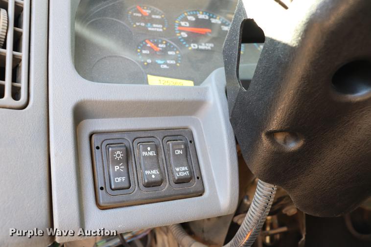 image for item EJ9772 2006 International 7300 digger derrick truck