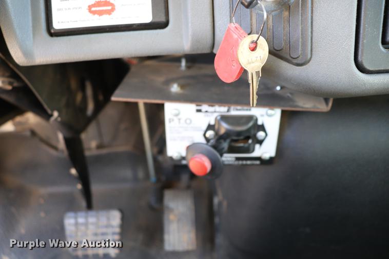 image for item EJ9772 2006 International 7300 digger derrick truck