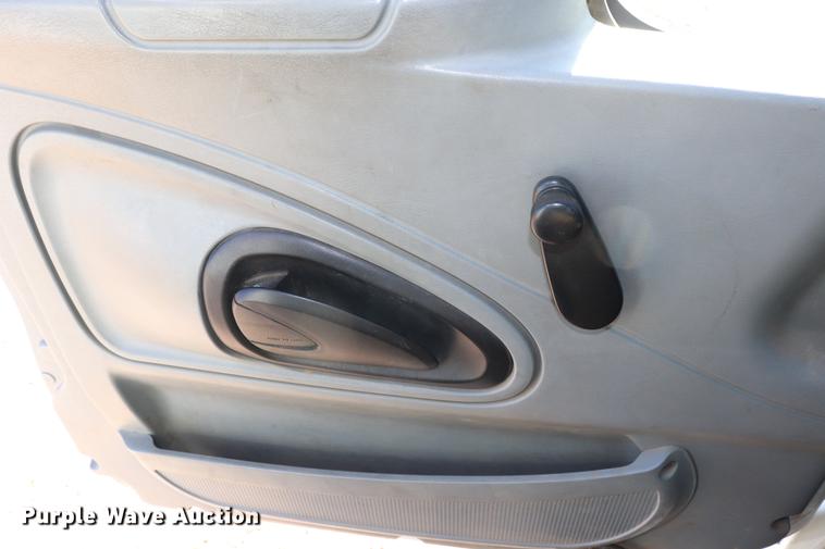 image for item EJ9772 2006 International 7300 digger derrick truck