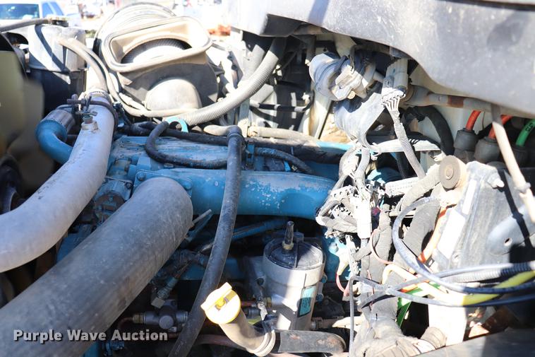 image for item EJ9772 2006 International 7300 digger derrick truck