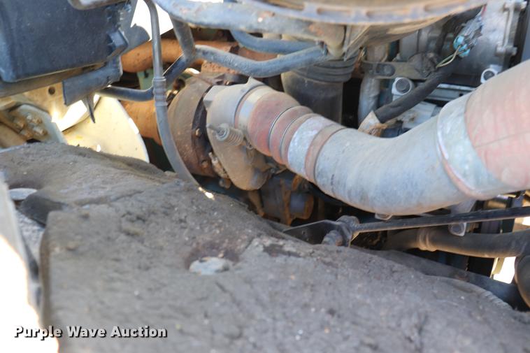 image for item EJ9772 2006 International 7300 digger derrick truck