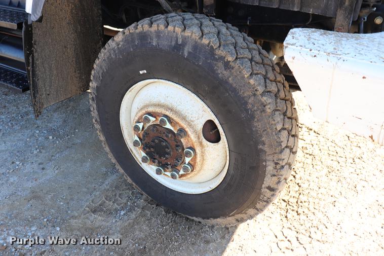 image for item EJ9772 2006 International 7300 digger derrick truck