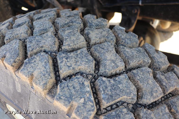 image for item EJ9772 2006 International 7300 digger derrick truck