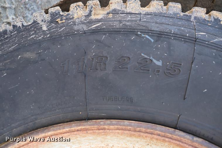 image for item EJ9772 2006 International 7300 digger derrick truck