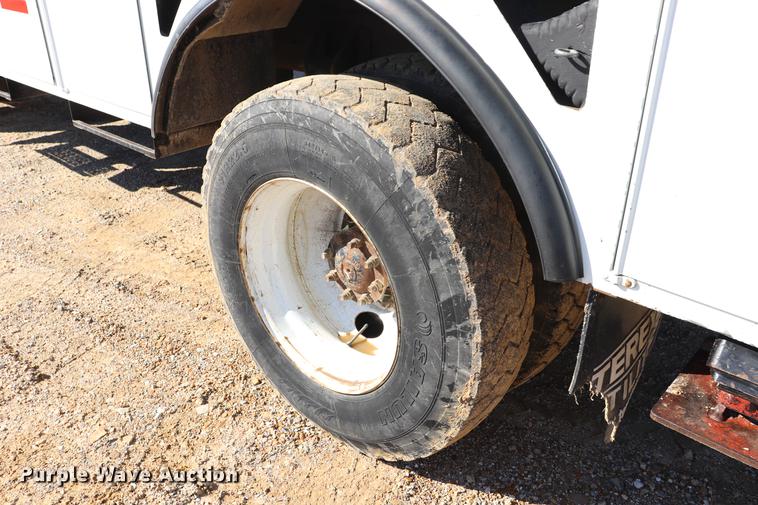 image for item EJ9772 2006 International 7300 digger derrick truck