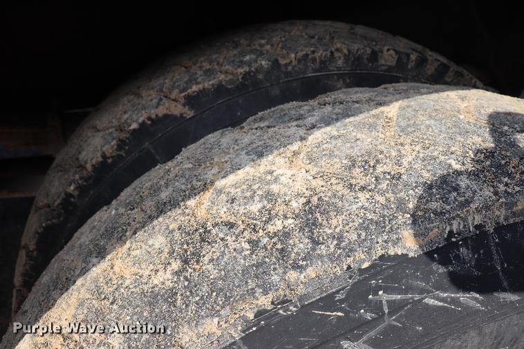 image for item EJ9772 2006 International 7300 digger derrick truck