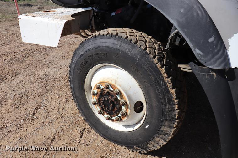 image for item EJ9772 2006 International 7300 digger derrick truck