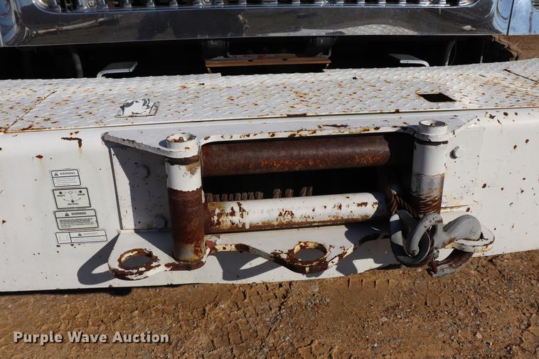 image for item EJ9772 2006 International 7300 digger derrick truck