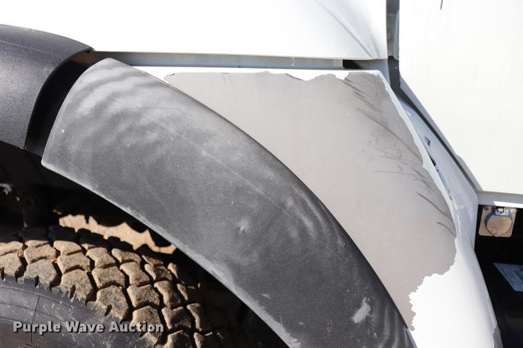 image for item EJ9772 2006 International 7300 digger derrick truck