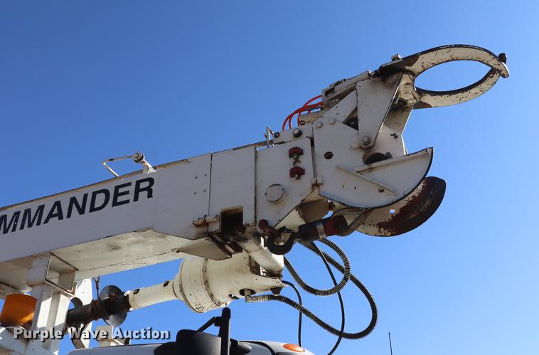 image for item EJ9772 2006 International 7300 digger derrick truck