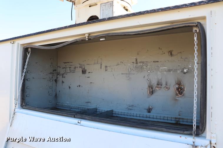 image for item EJ9772 2006 International 7300 digger derrick truck