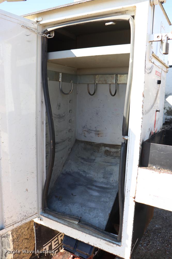 image for item EJ9772 2006 International 7300 digger derrick truck