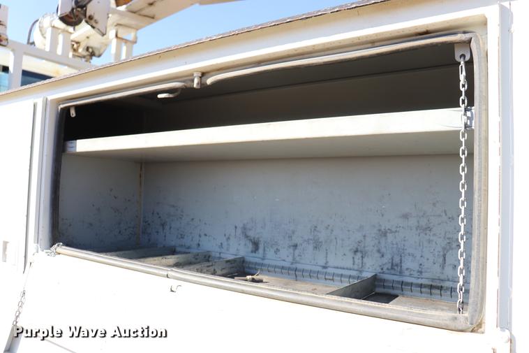 image for item EJ9772 2006 International 7300 digger derrick truck