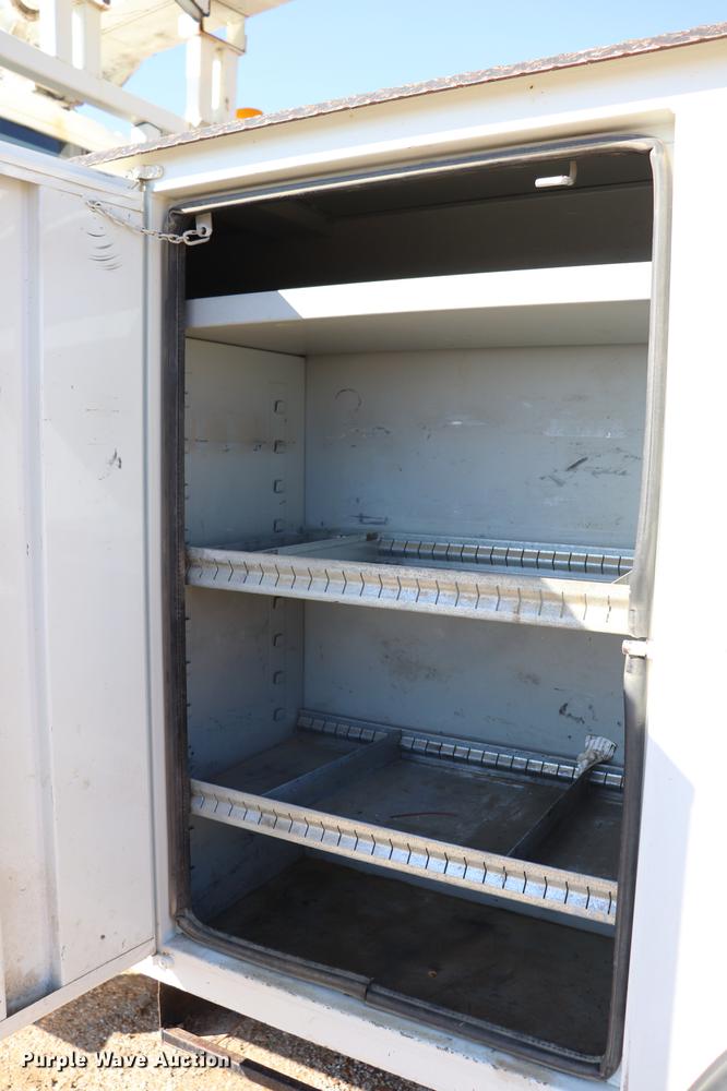 image for item EJ9772 2006 International 7300 digger derrick truck