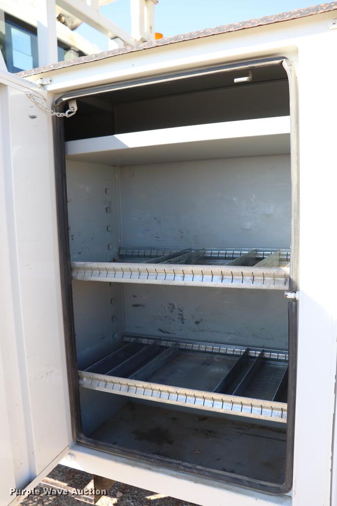 image for item EJ9772 2006 International 7300 digger derrick truck