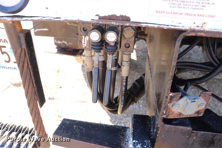 image for item EJ9772 2006 International 7300 digger derrick truck