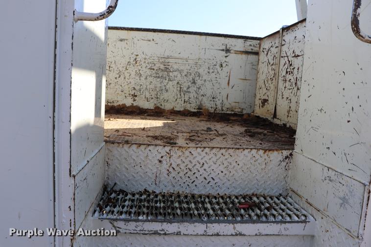 image for item EJ9772 2006 International 7300 digger derrick truck