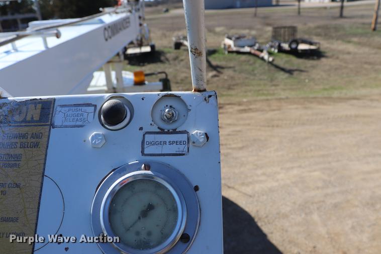 image for item EJ9772 2006 International 7300 digger derrick truck