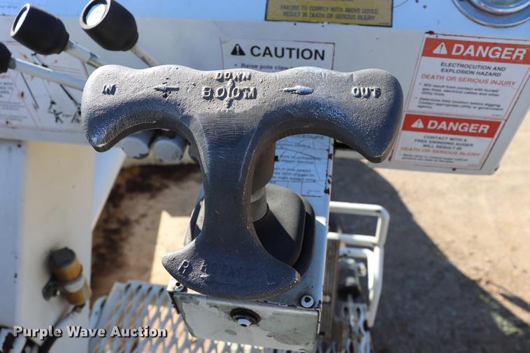 image for item EJ9772 2006 International 7300 digger derrick truck