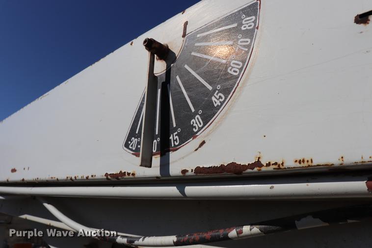 image for item EJ9772 2006 International 7300 digger derrick truck