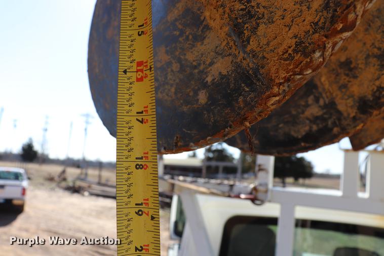 image for item EJ9772 2006 International 7300 digger derrick truck