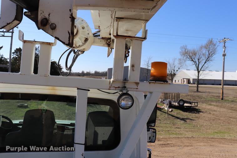 image for item EJ9772 2006 International 7300 digger derrick truck