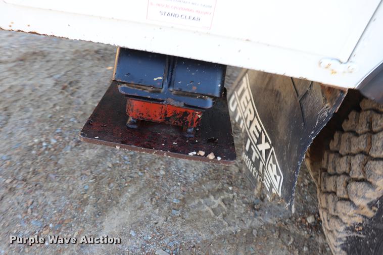 image for item EJ9772 2006 International 7300 digger derrick truck