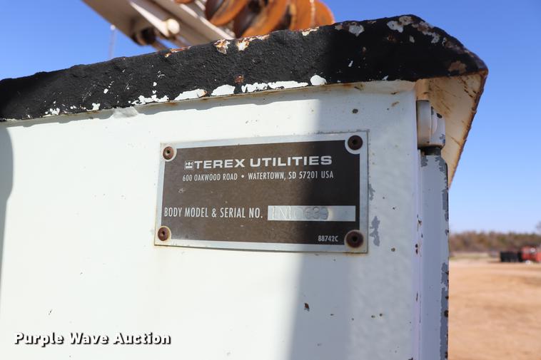 image for item EJ9772 2006 International 7300 digger derrick truck