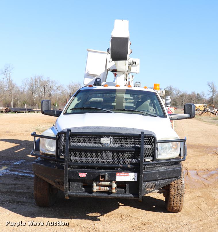 image for item EJ9773 2009 Dodge Ram 5500 bucket truck