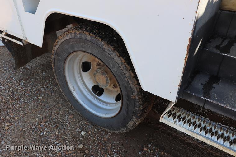 image for item EJ9773 2009 Dodge Ram 5500 bucket truck