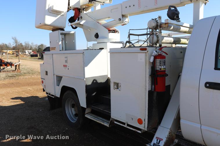image for item EJ9773 2009 Dodge Ram 5500 bucket truck