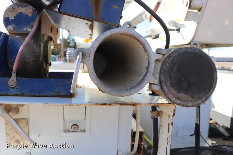 image for item EJ9773 2009 Dodge Ram 5500 bucket truck