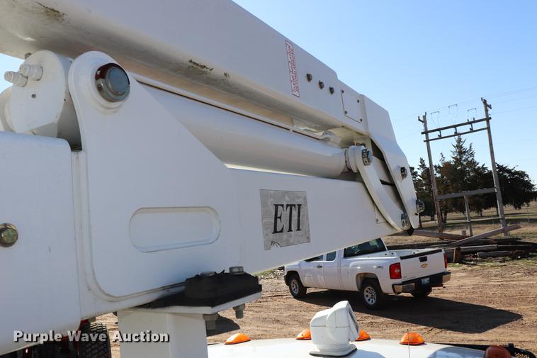 image for item EJ9773 2009 Dodge Ram 5500 bucket truck