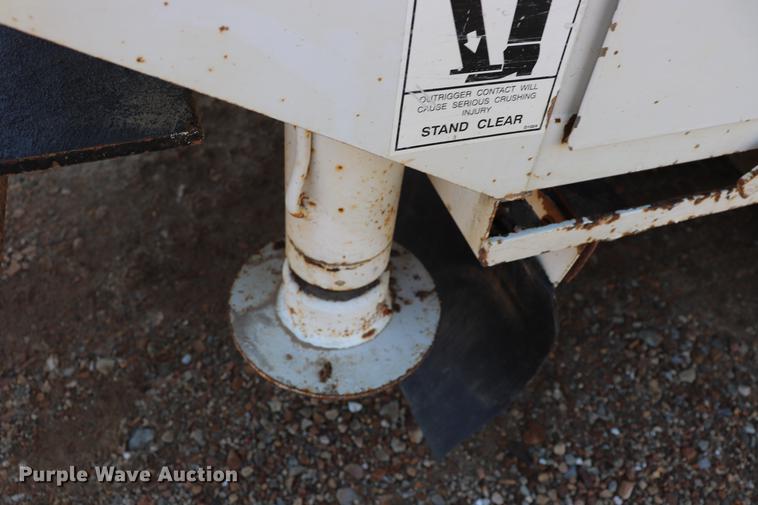 image for item EJ9773 2009 Dodge Ram 5500 bucket truck