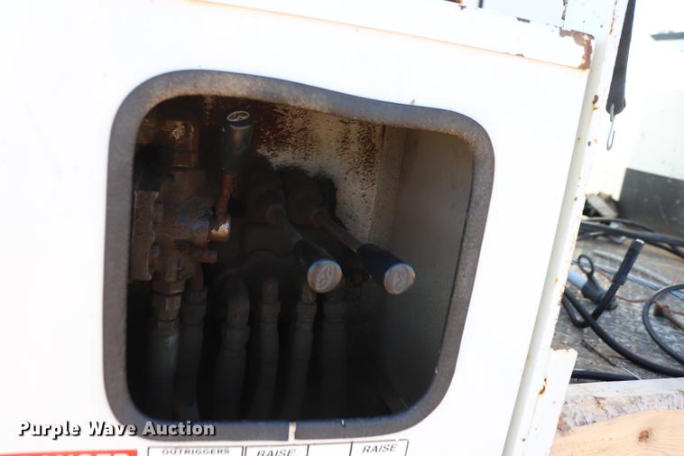 image for item EJ9773 2009 Dodge Ram 5500 bucket truck