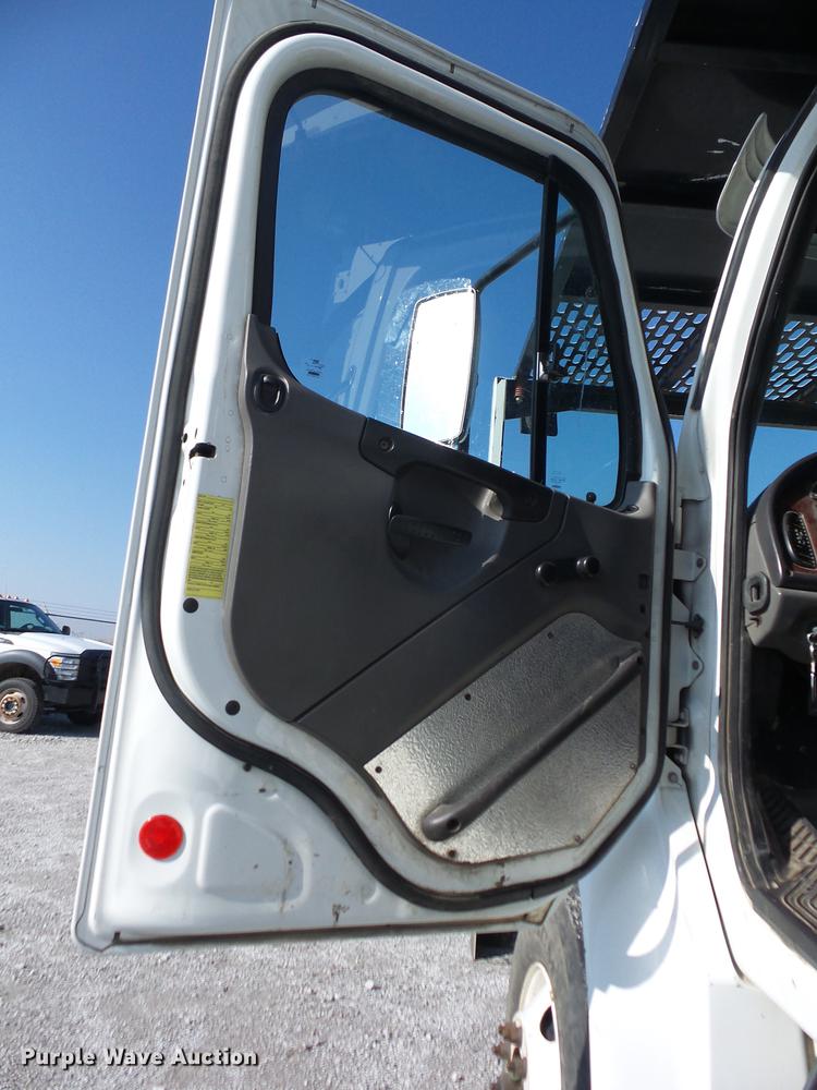 image for item J8532 2008 Freightliner M2 106 bucket truck