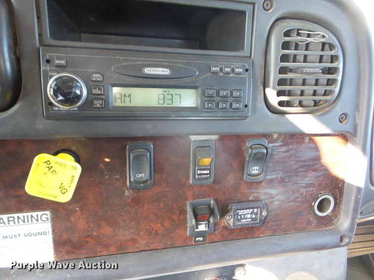 image for item J8533 2008 Freightliner M2 106 bucket truck