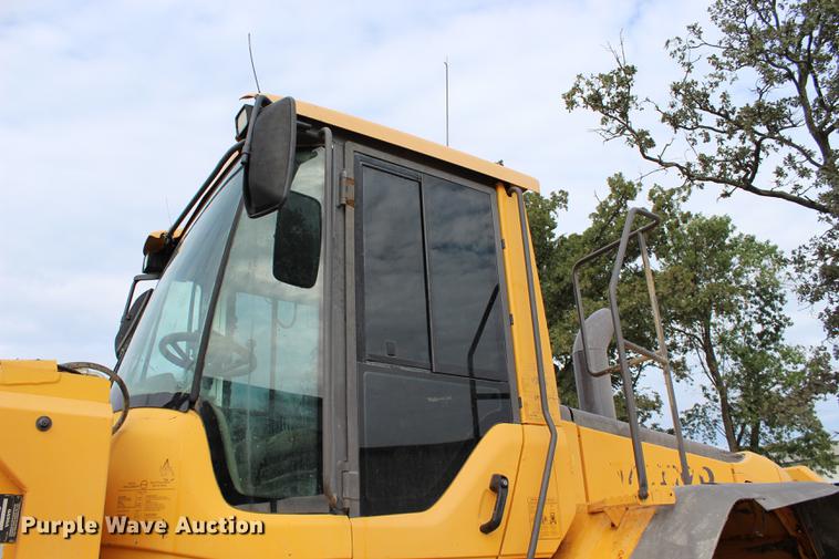 image for item L1916 2008 Volvo L120E wheel loader