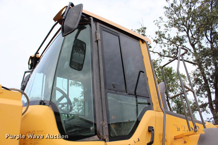 image for item L1917 2008 Volvo L120F wheel loader