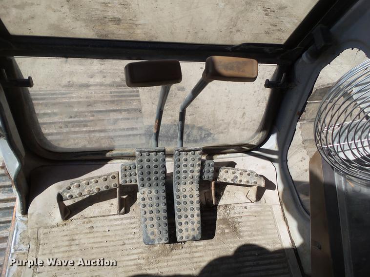 image for item L5667 1995 Hitachi EX270LC excavator