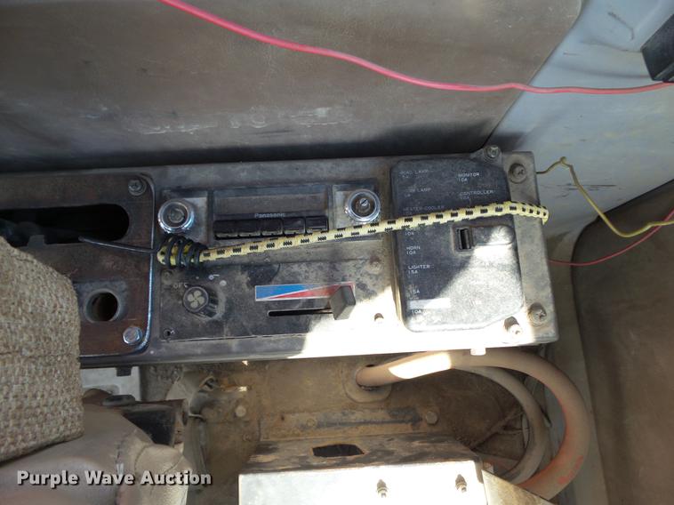 image for item L5667 1995 Hitachi EX270LC excavator