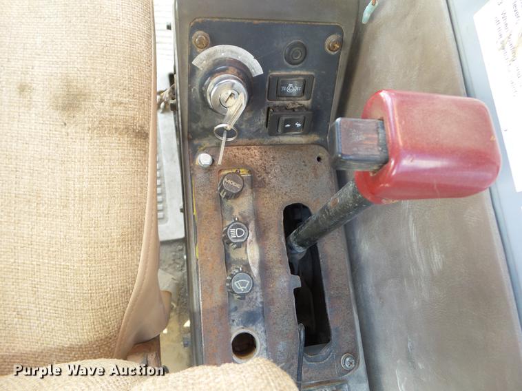 image for item L5667 1995 Hitachi EX270LC excavator